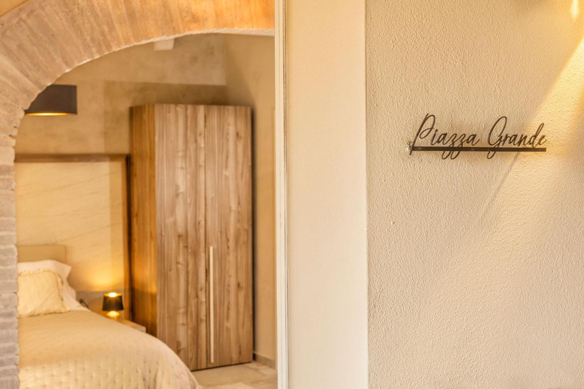 Palazzo Falcinelli Luxury Room In Montepulciano Center With Air Conditioning And Elevator Eksteriør bilde