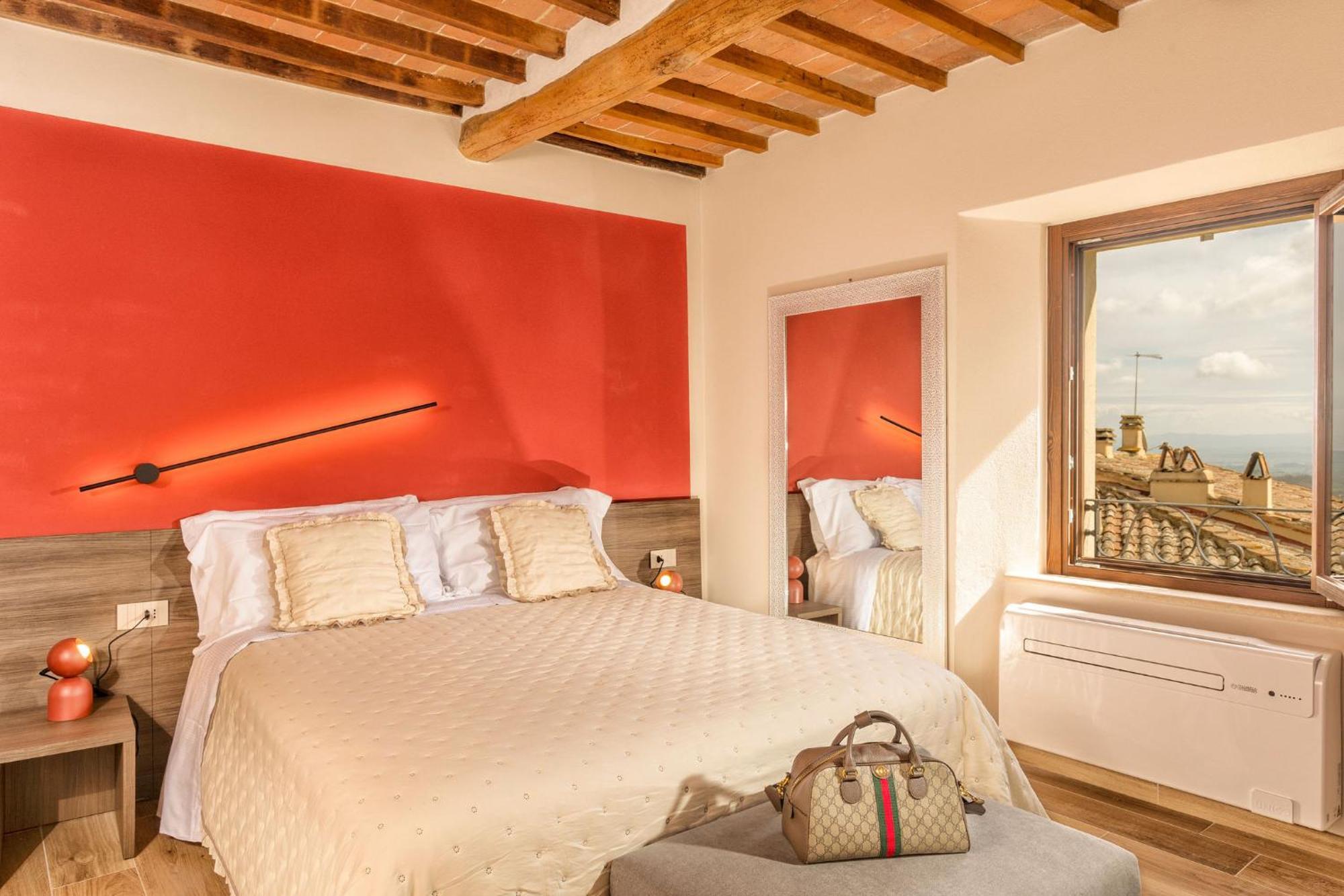 Palazzo Falcinelli Luxury Room In Montepulciano Center With Air Conditioning And Elevator Eksteriør bilde