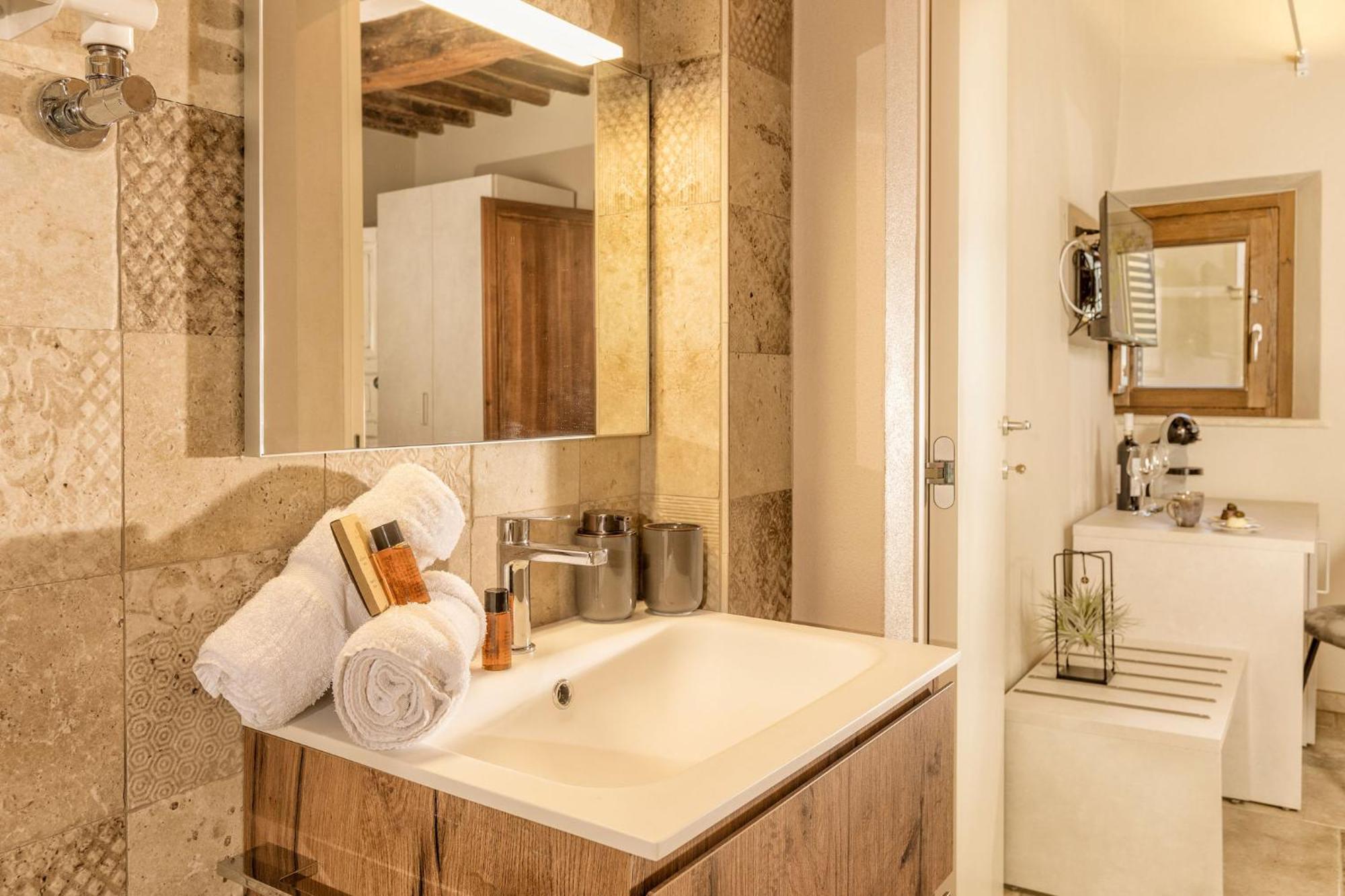 Palazzo Falcinelli Luxury Room In Montepulciano Center With Air Conditioning And Elevator Eksteriør bilde