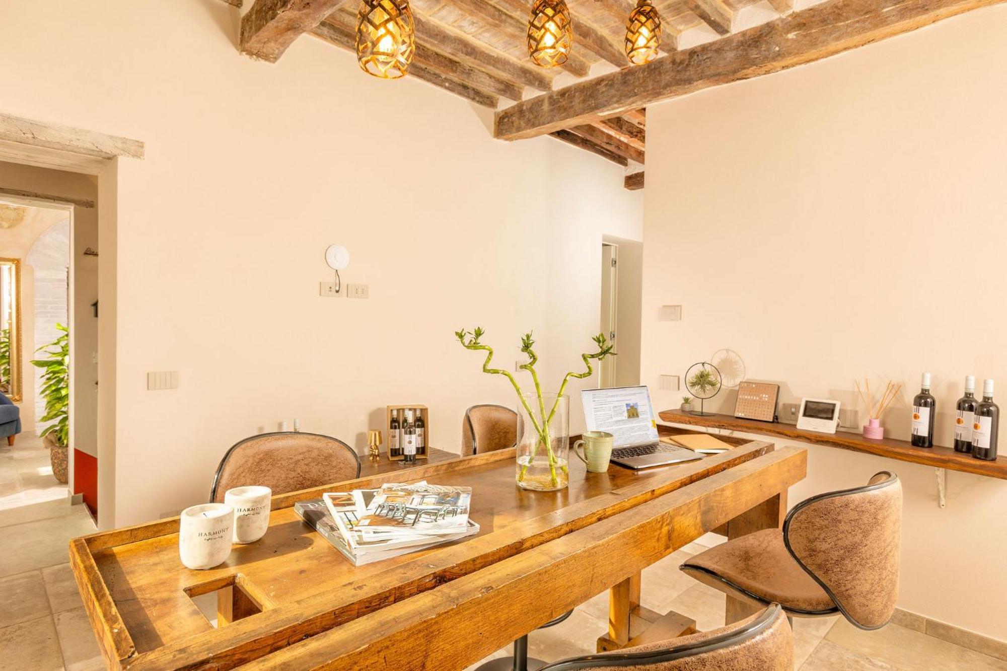 Palazzo Falcinelli Luxury Room In Montepulciano Center With Air Conditioning And Elevator Eksteriør bilde