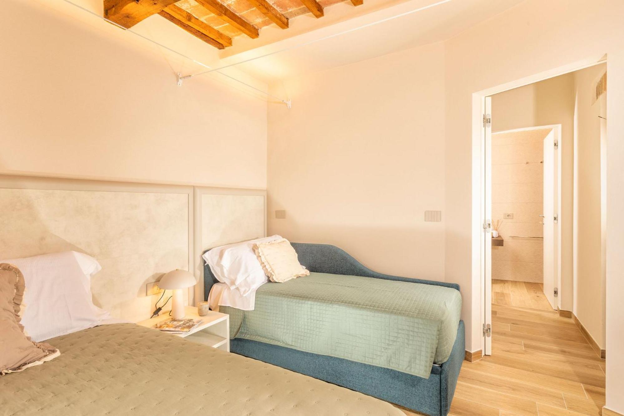 Palazzo Falcinelli Luxury Room In Montepulciano Center With Air Conditioning And Elevator Eksteriør bilde