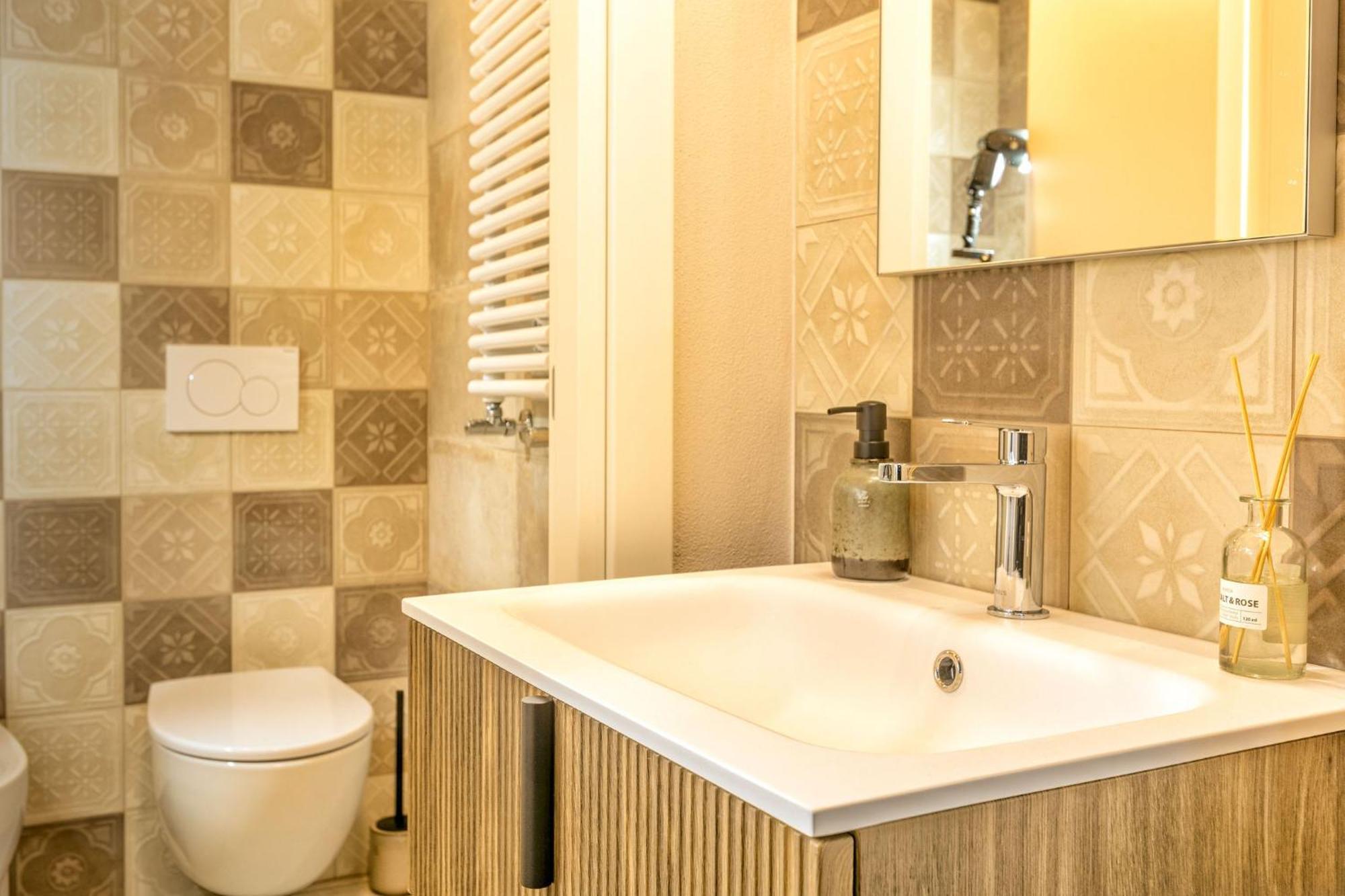 Palazzo Falcinelli Luxury Room In Montepulciano Center With Air Conditioning And Elevator Eksteriør bilde