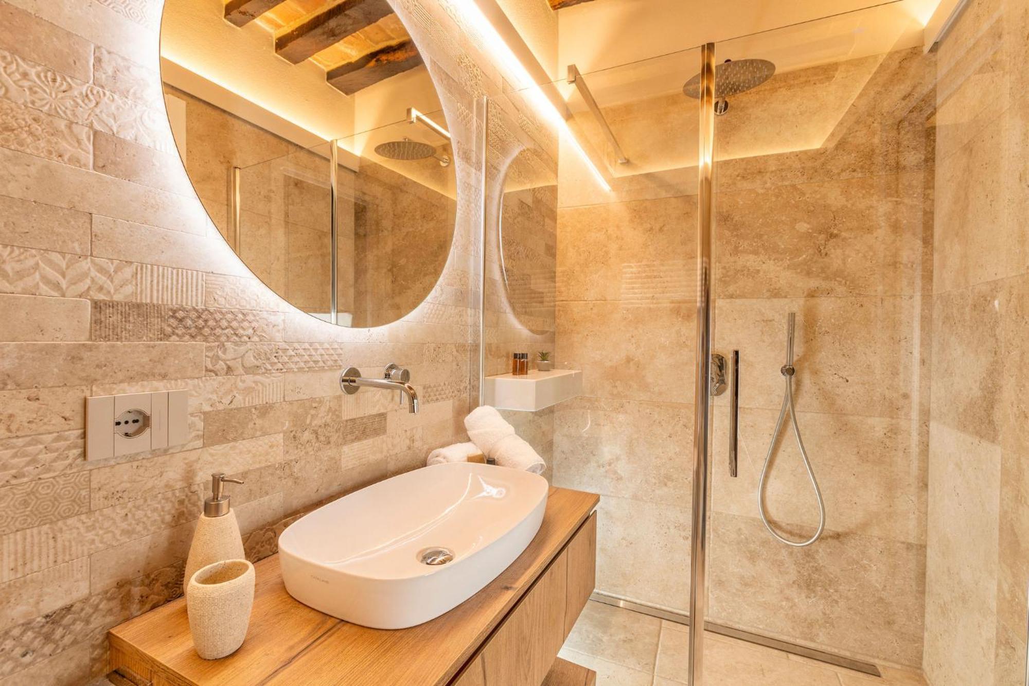Palazzo Falcinelli Luxury Room In Montepulciano Center With Air Conditioning And Elevator Eksteriør bilde
