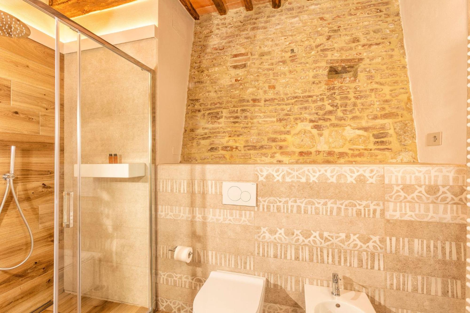 Palazzo Falcinelli Luxury Room In Montepulciano Center With Air Conditioning And Elevator Eksteriør bilde