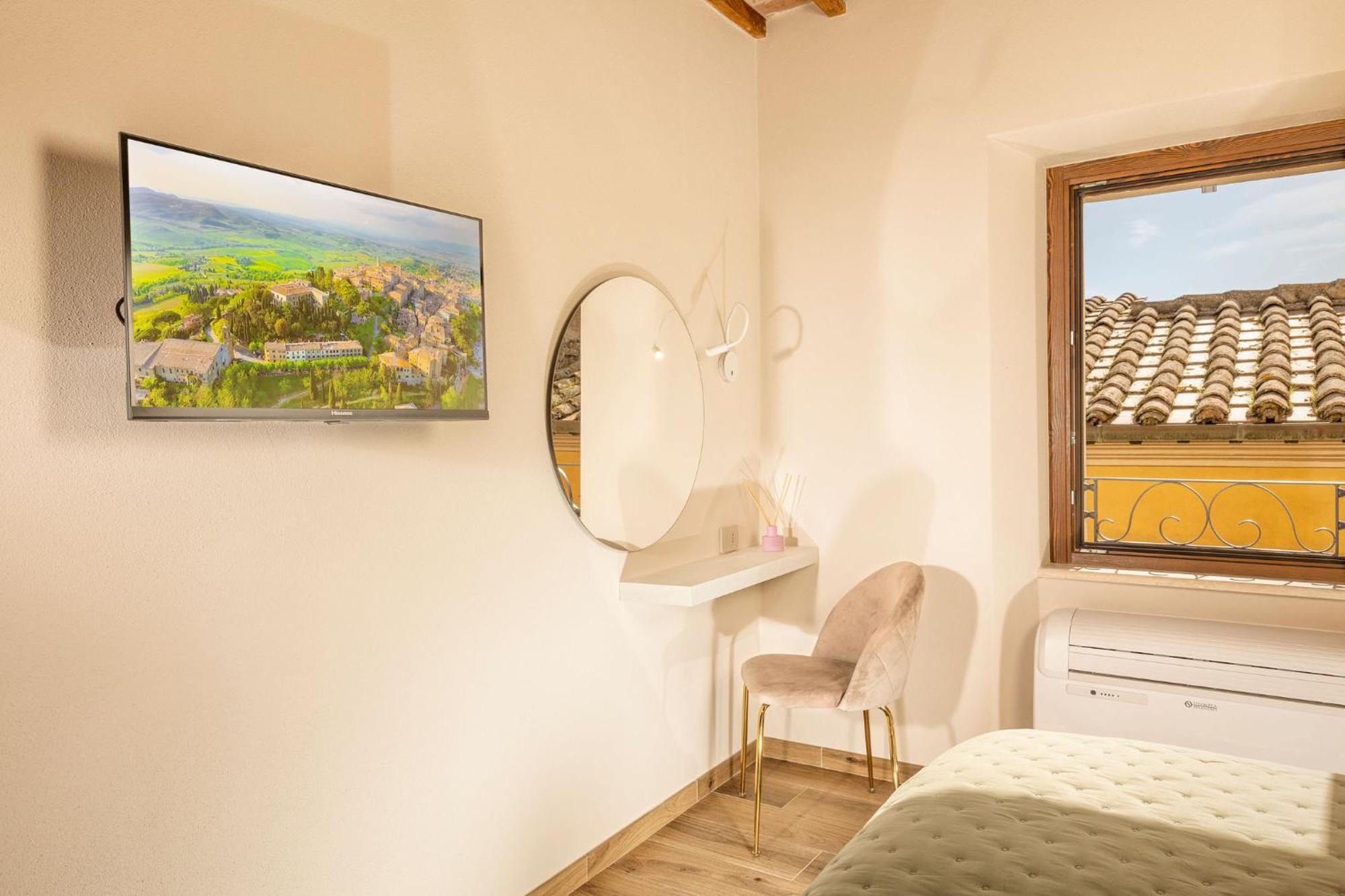 Palazzo Falcinelli Luxury Room In Montepulciano Center With Air Conditioning And Elevator Eksteriør bilde