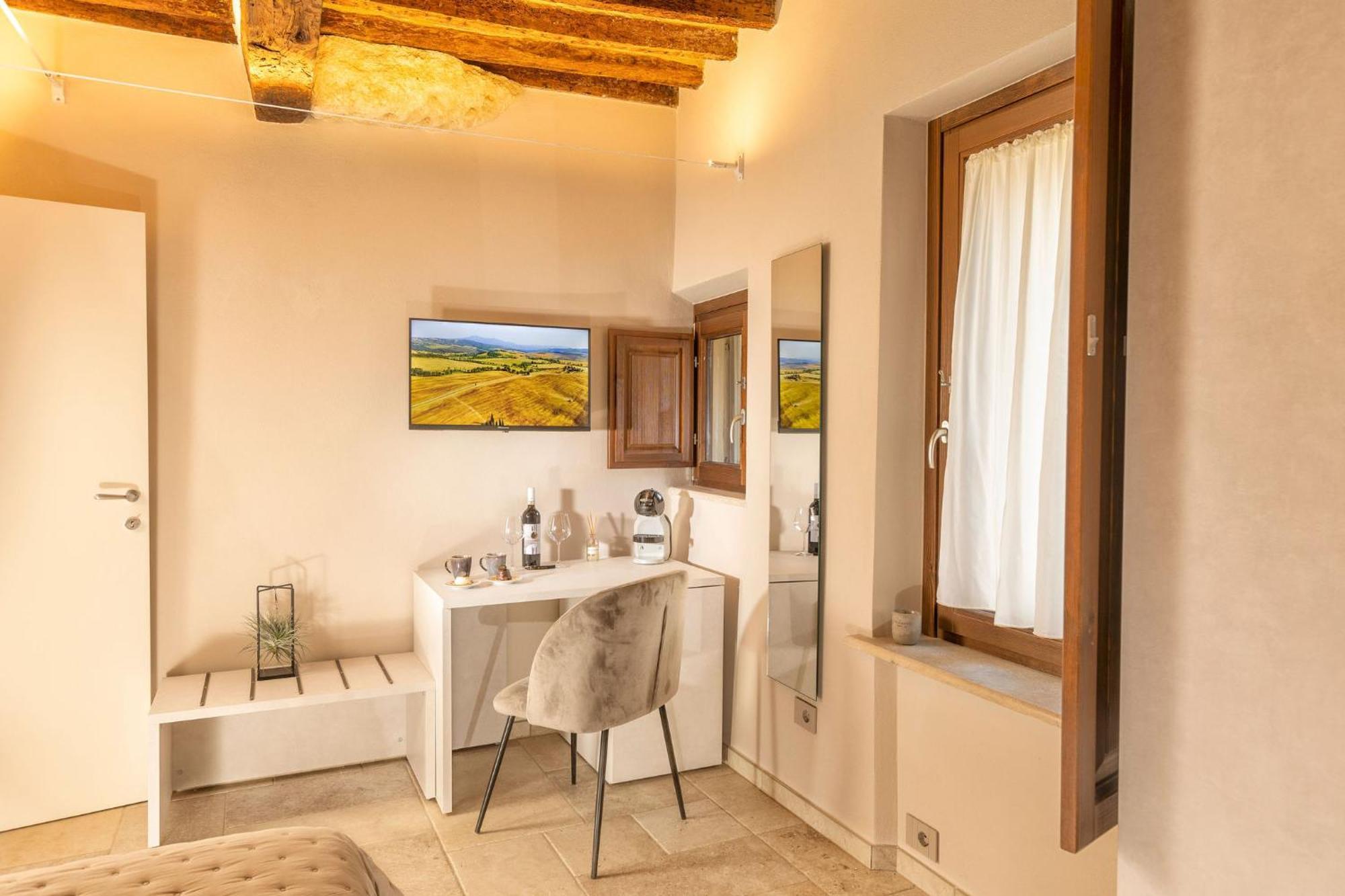 Palazzo Falcinelli Luxury Room In Montepulciano Center With Air Conditioning And Elevator Eksteriør bilde