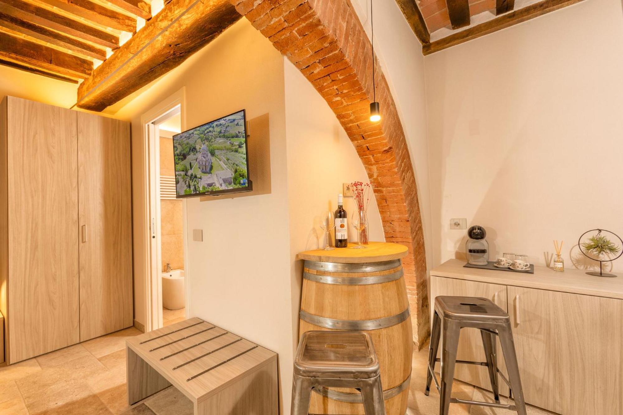 Palazzo Falcinelli Luxury Room In Montepulciano Center With Air Conditioning And Elevator Eksteriør bilde