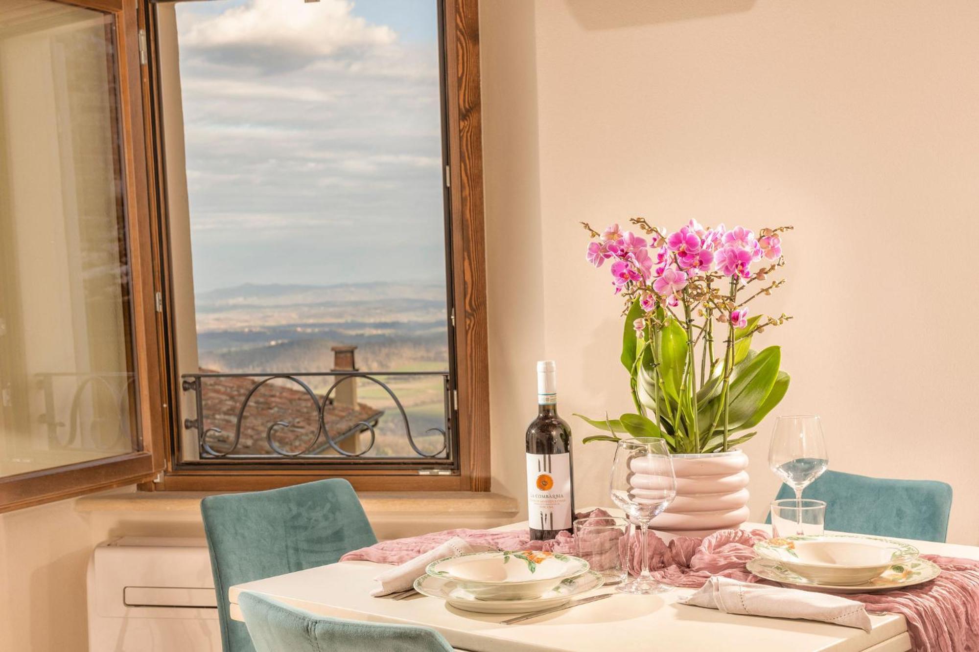Palazzo Falcinelli Luxury Room In Montepulciano Center With Air Conditioning And Elevator Eksteriør bilde