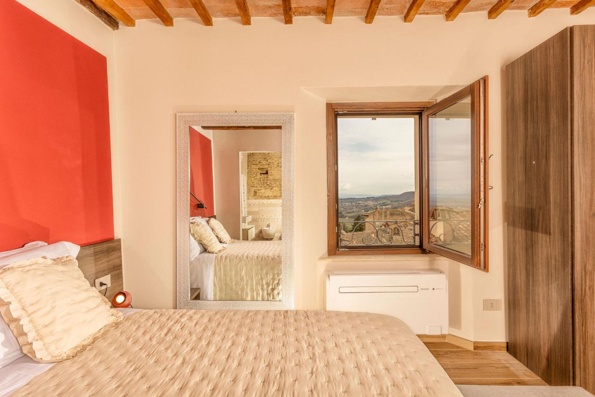 Palazzo Falcinelli Luxury Room In Montepulciano Center With Air Conditioning And Elevator Eksteriør bilde