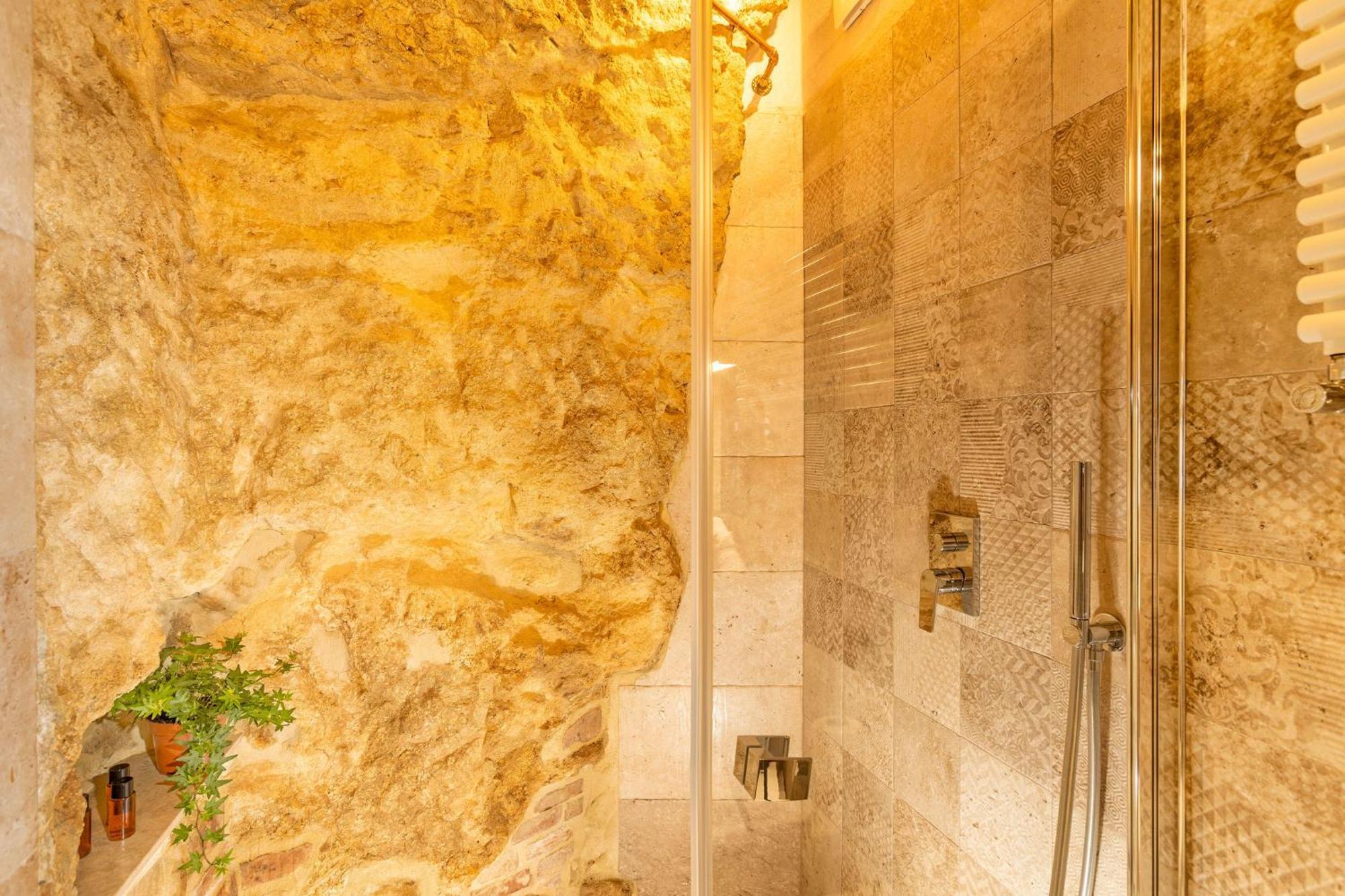 Palazzo Falcinelli Luxury Room In Montepulciano Center With Air Conditioning And Elevator Eksteriør bilde